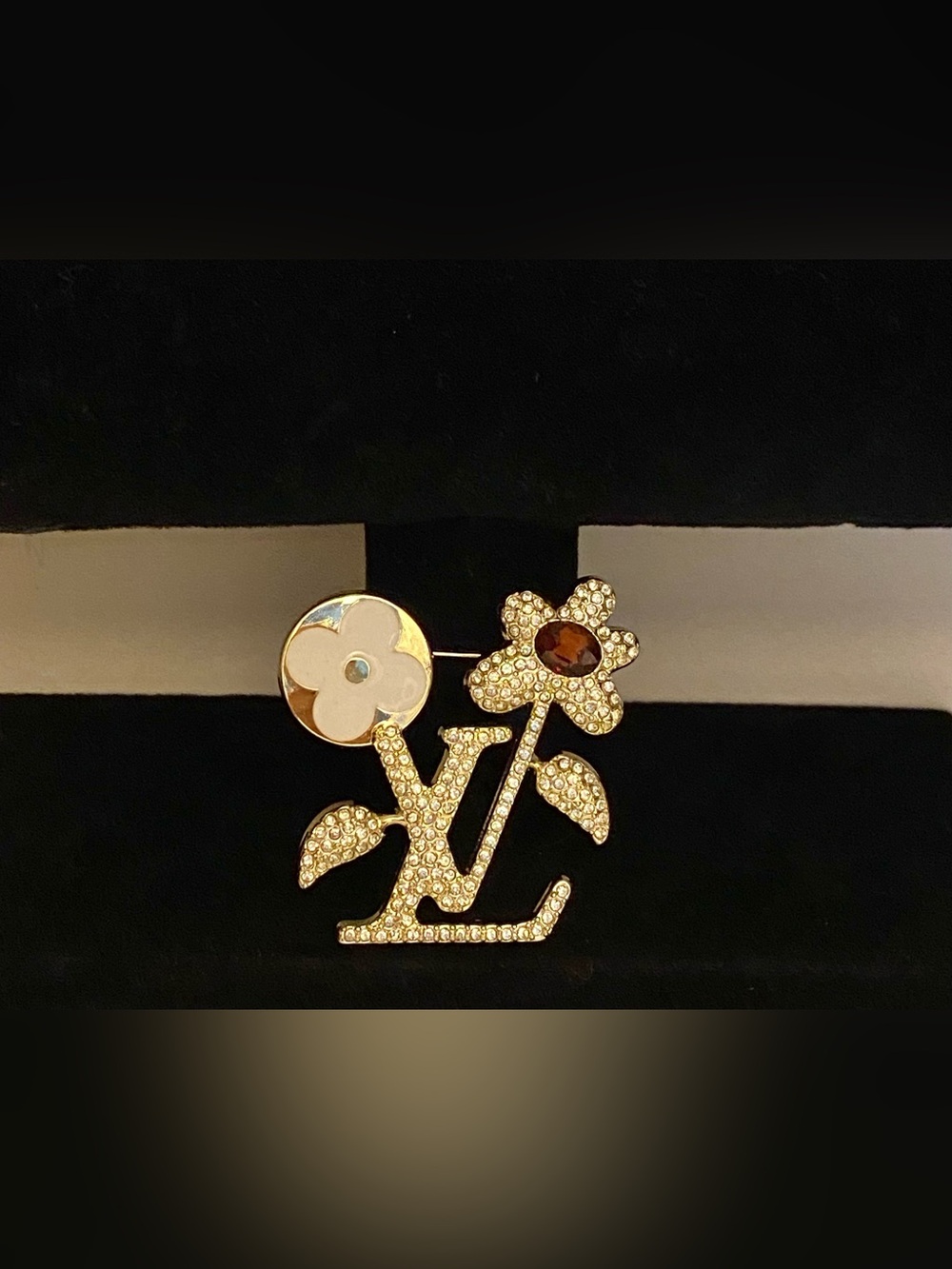 Fashion Jewelry Gold Crystal Flower & White Enamel Logo LV Brooch